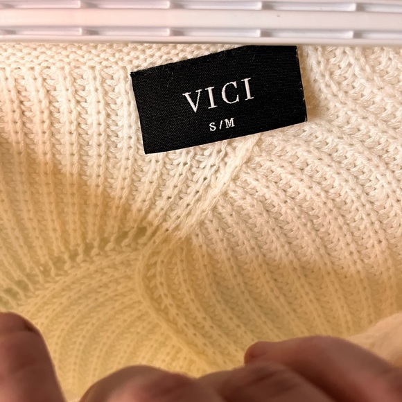 VICI poncho sweater - Picture 3 of 3